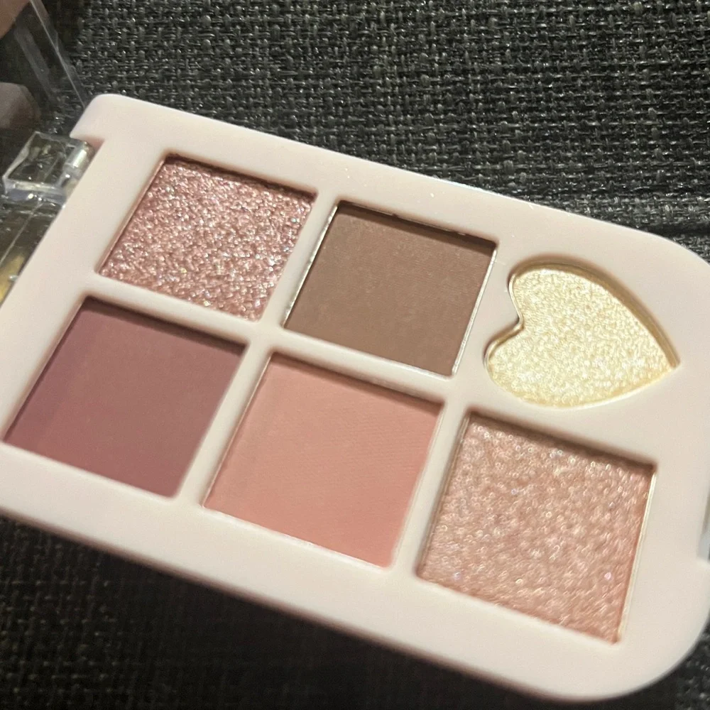 NWT Manna Kadar Pink Mirage Eyeshadow Palette